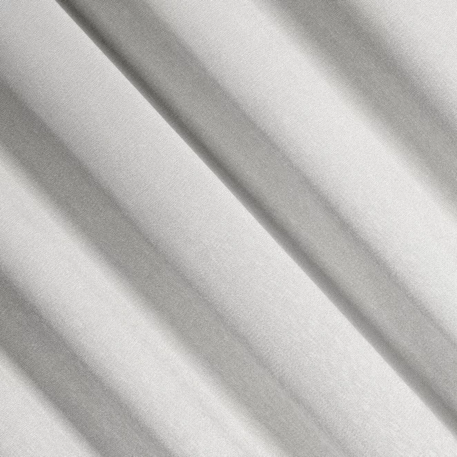 E118/1 Zasłona szyta na taśmie 5 cm srebrna z tkaniny strukturalnej z delikatnym połyskiem
