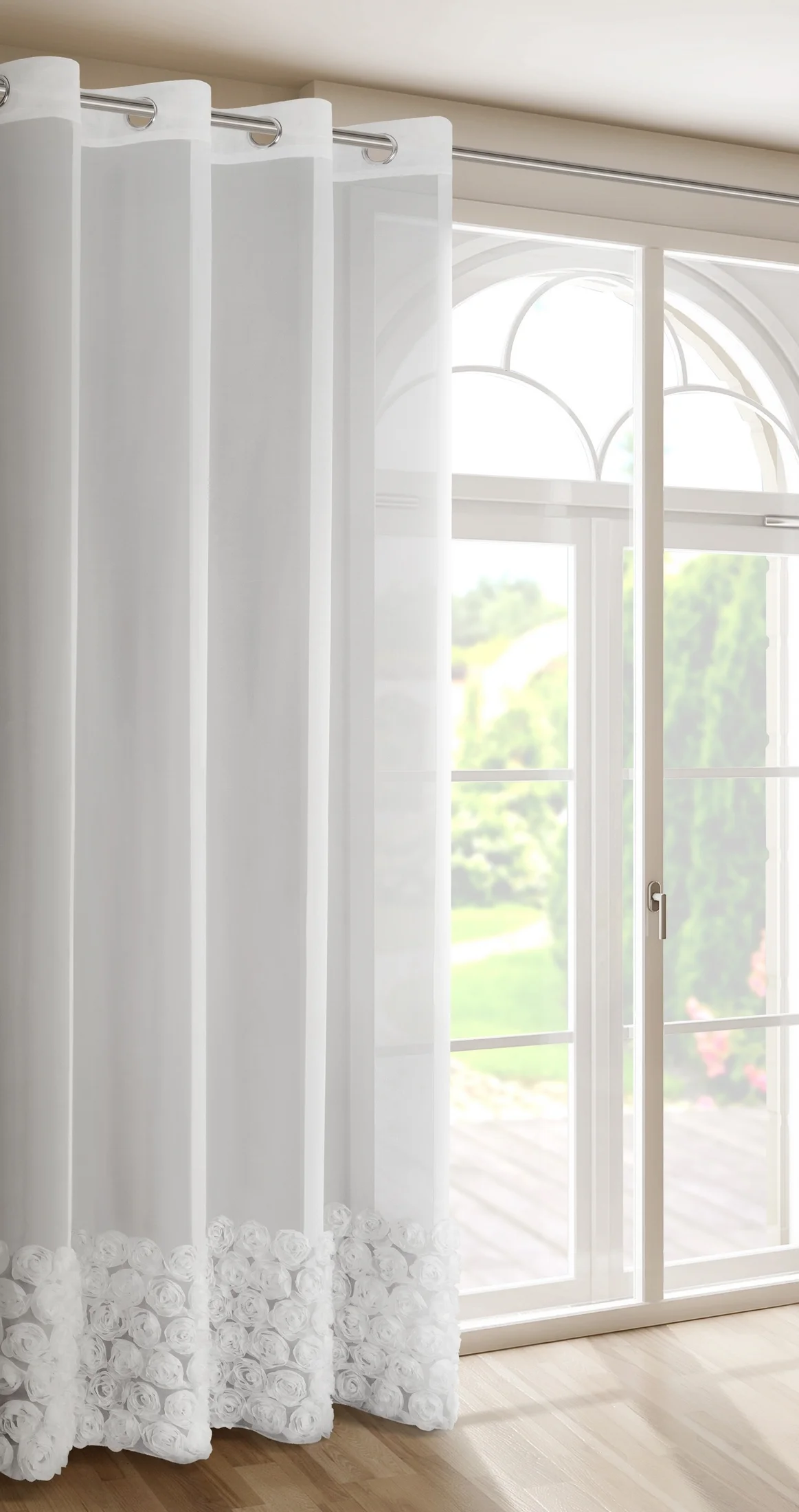 Firana biała z szyfonu zdobiona aplikacją 3D w róże 140x250 cm przelotka - ROSES - Eva Minge