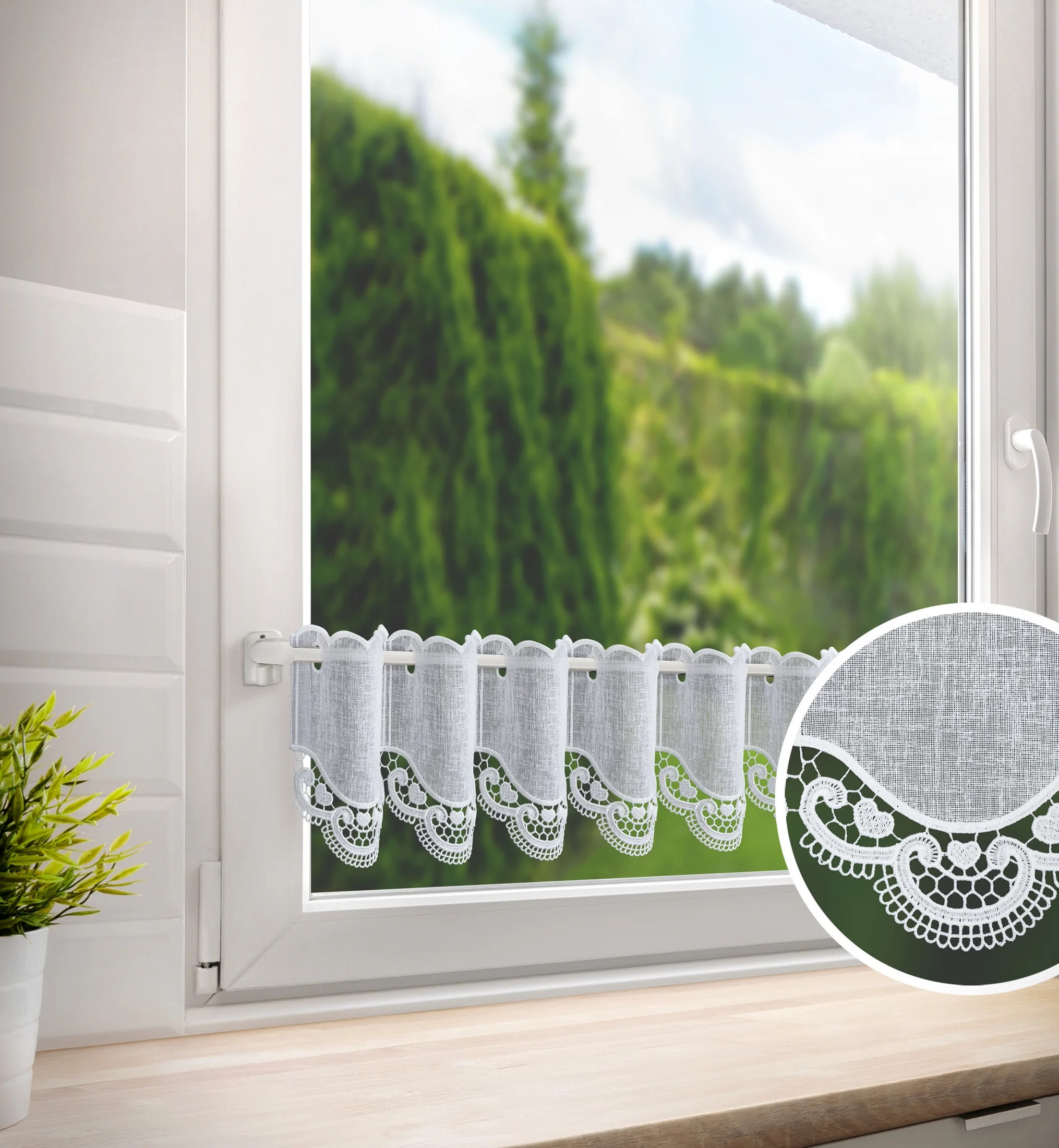 Tkanina firanowa zazdrostka z etaminy zdobiona haftem geometrycznym