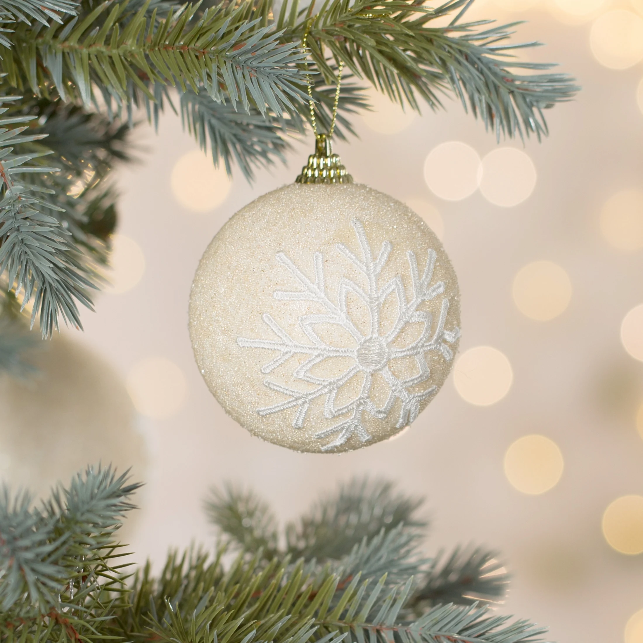 Bombka choinkowa zdobiona śnieżynką | 
