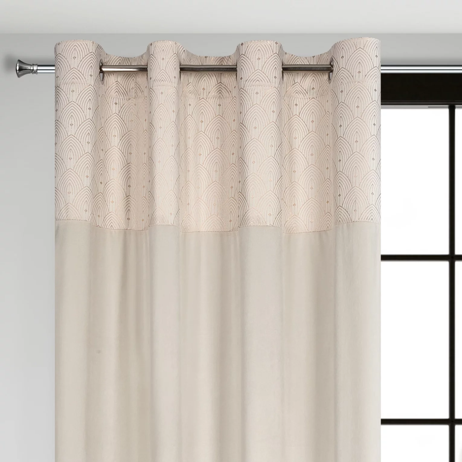 Zasłona kremowa z aplikacją z błyszczącego welwetu 140x250 cm przelotka - AGNES - Design 91