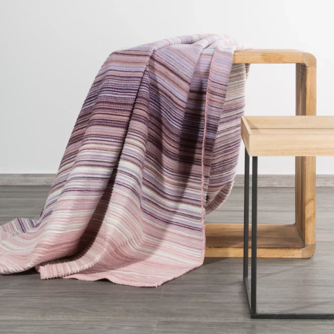 Koc bawełniany 200x220 cm różowo, wrzosowy ze strukturalnym wzorem 3D w pasy AMBER Design 91