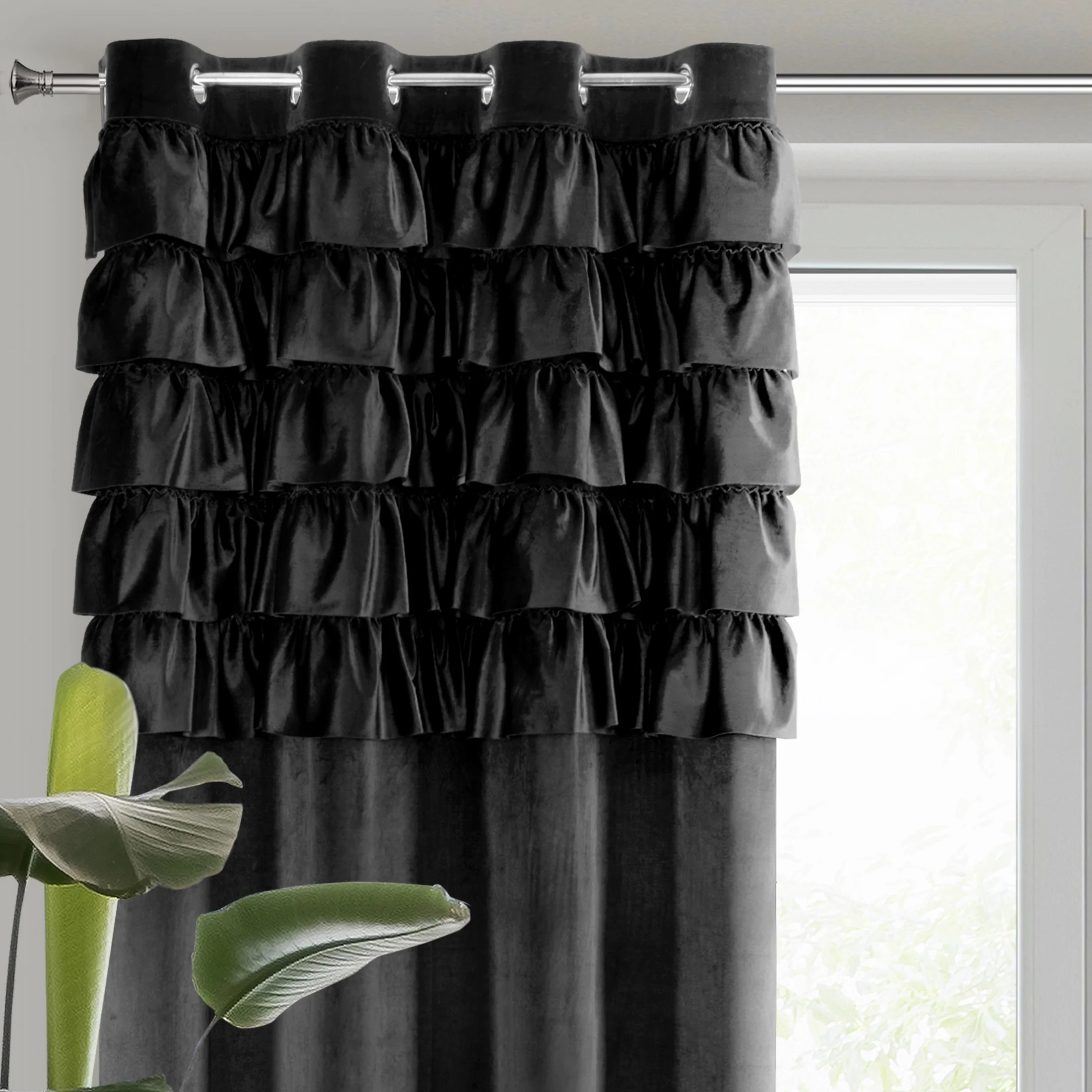 Zasłona welwetowa czarna zdobiona falbanami 140x250 cm przelotka - AURA | eurofirany