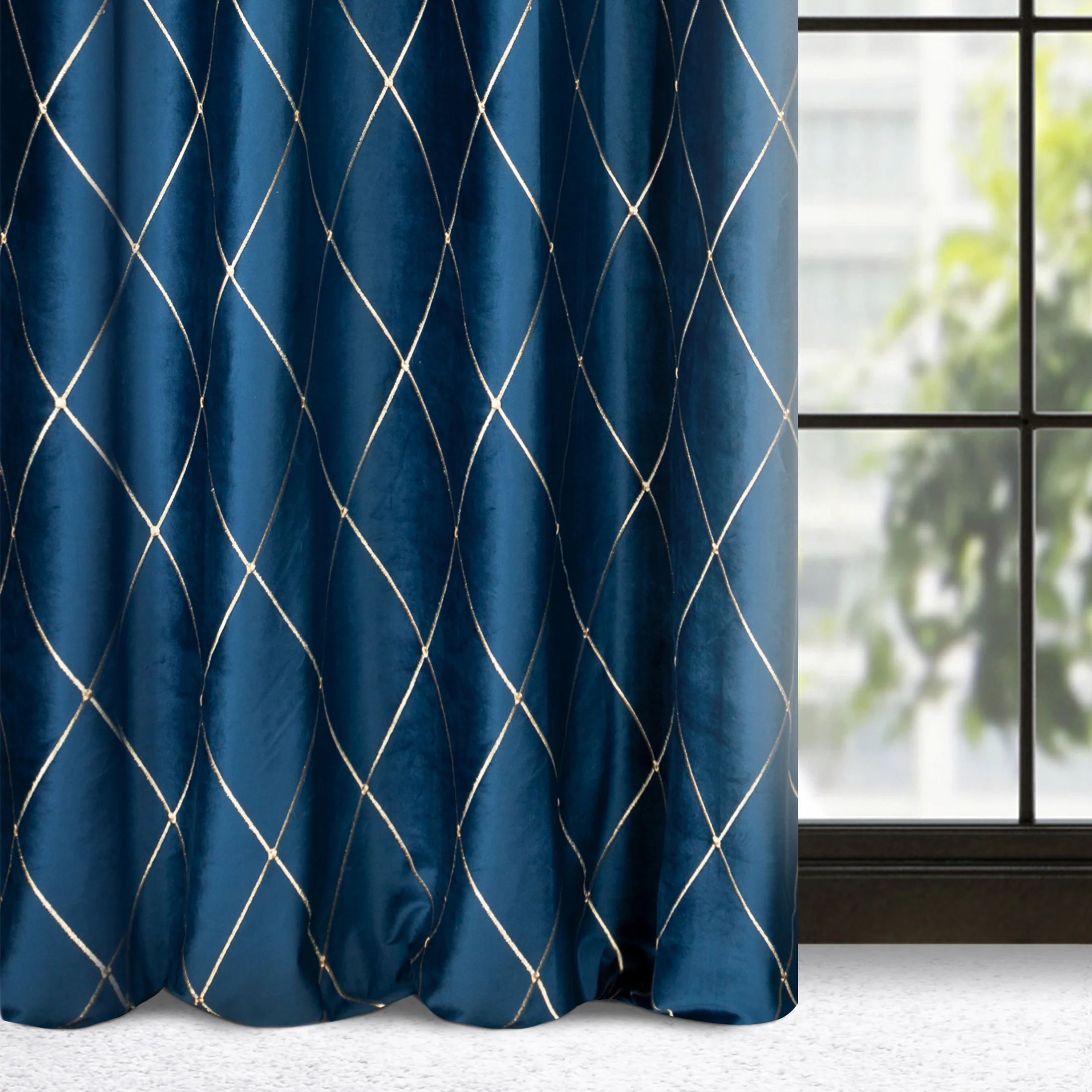 Zasłona welwetowa granatowo, złota haftowana w duże karo 140x250 przelotka - MARGO - Pierre Cardin | eurofirany