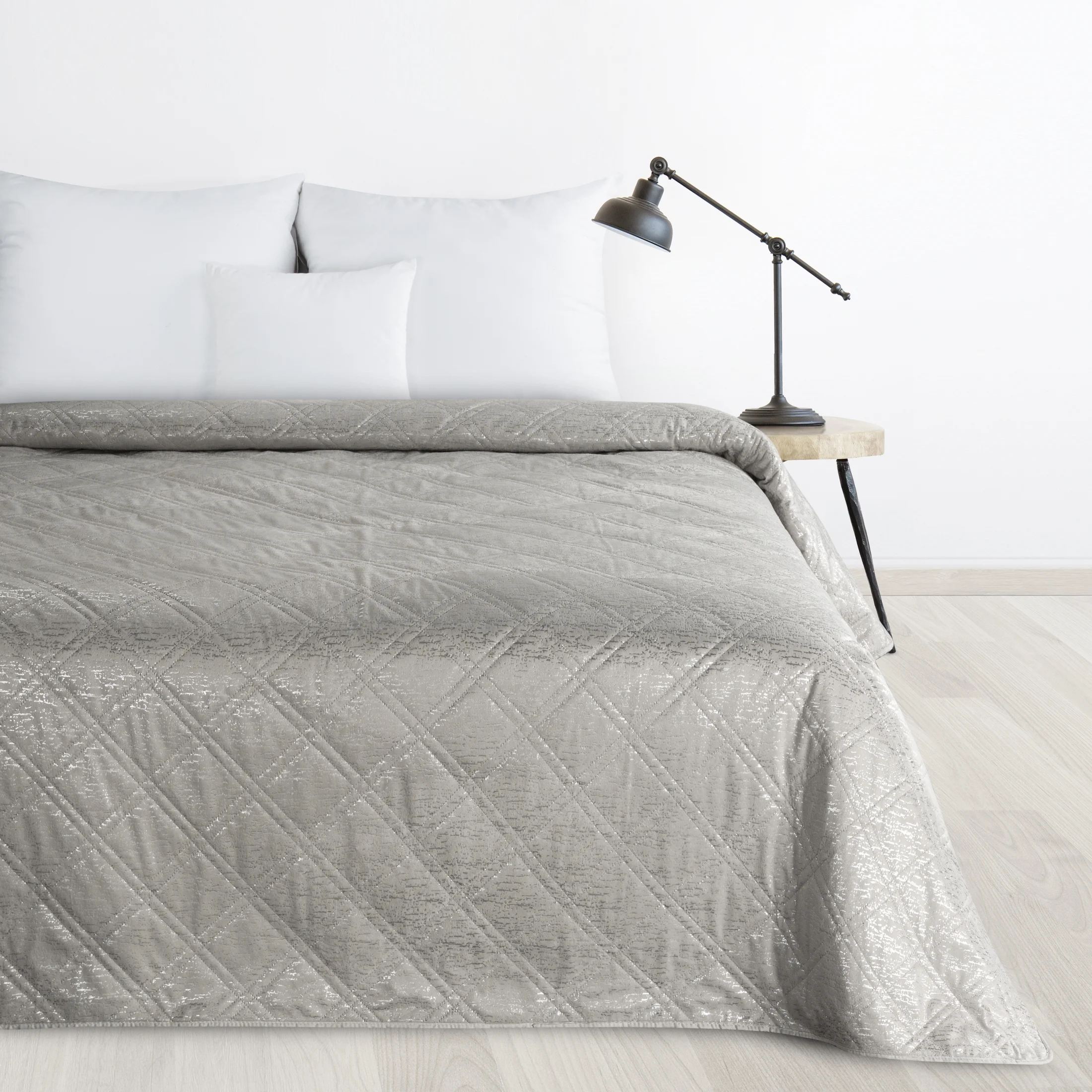 Narzuta welwetowa srebrna 170x210 cm pikowana metodą hot press w wzór karo LUIZ BLINK Design 91 | eurofirany