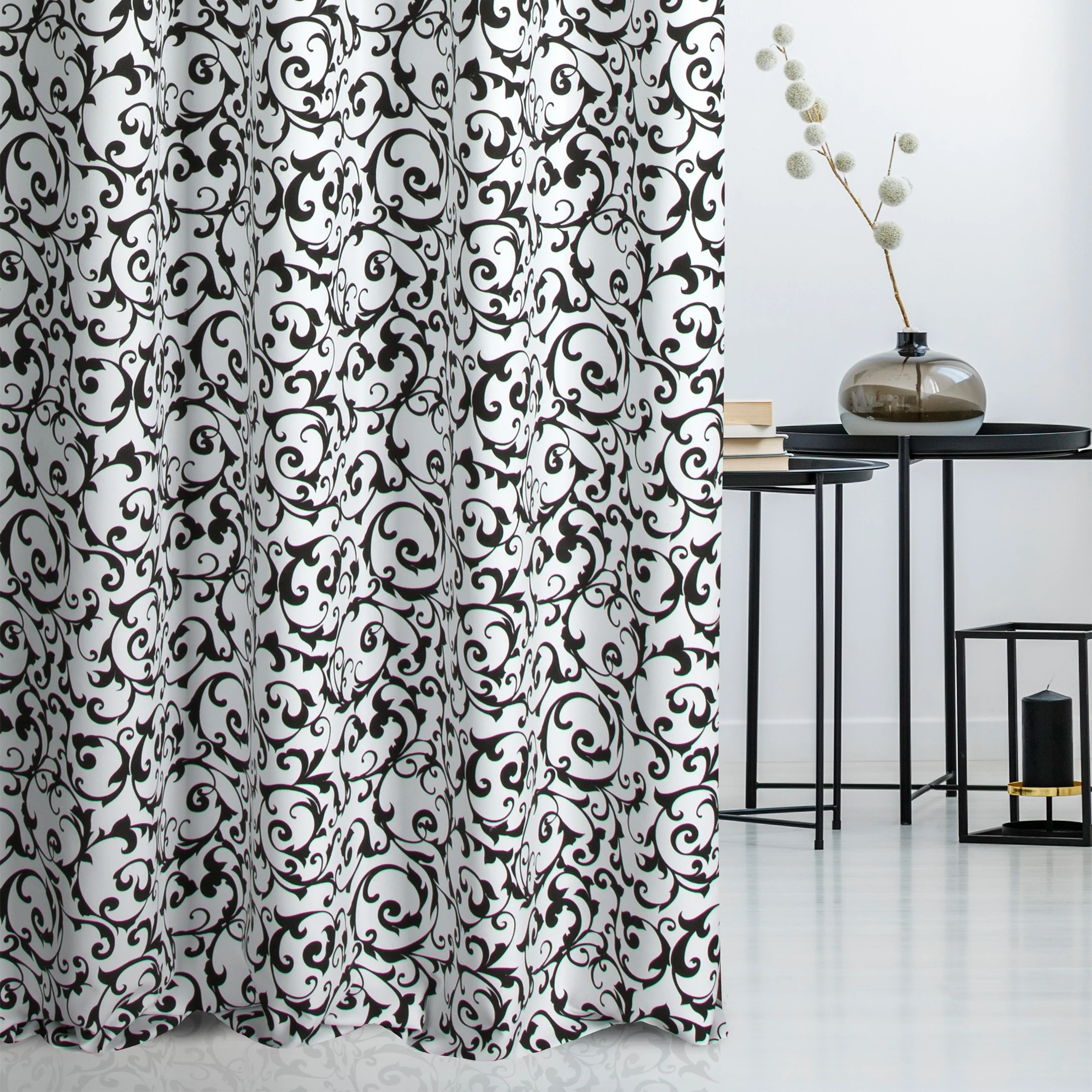 Tkanina zasłonowa z nadrukiem ornamentowego wzoru, miękka w dotyku