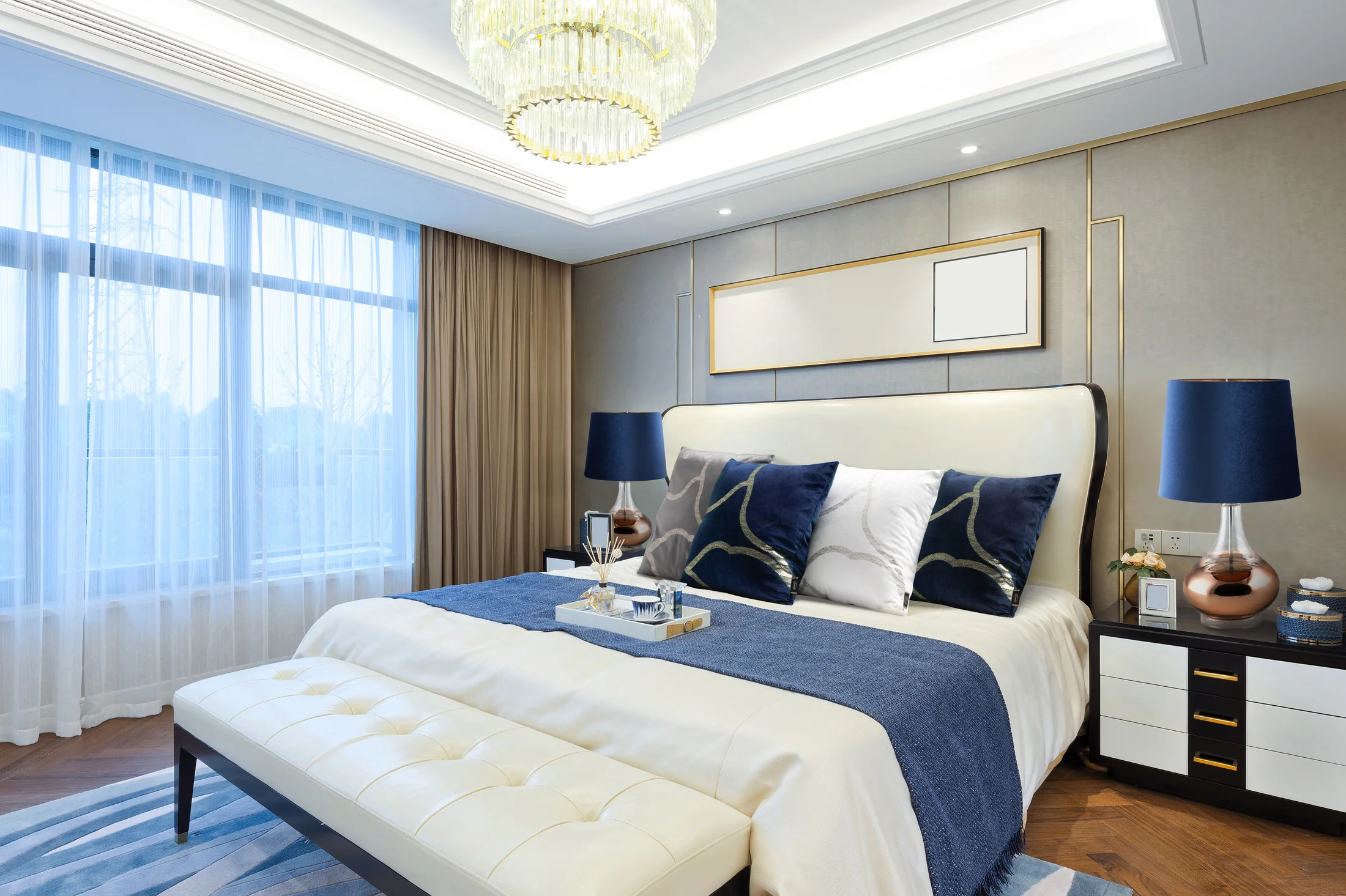 Poszewka na poduszkę 45x45 cm welwetowa granatowa z nowoczesnym złocistym nadrukiem BLINK 40