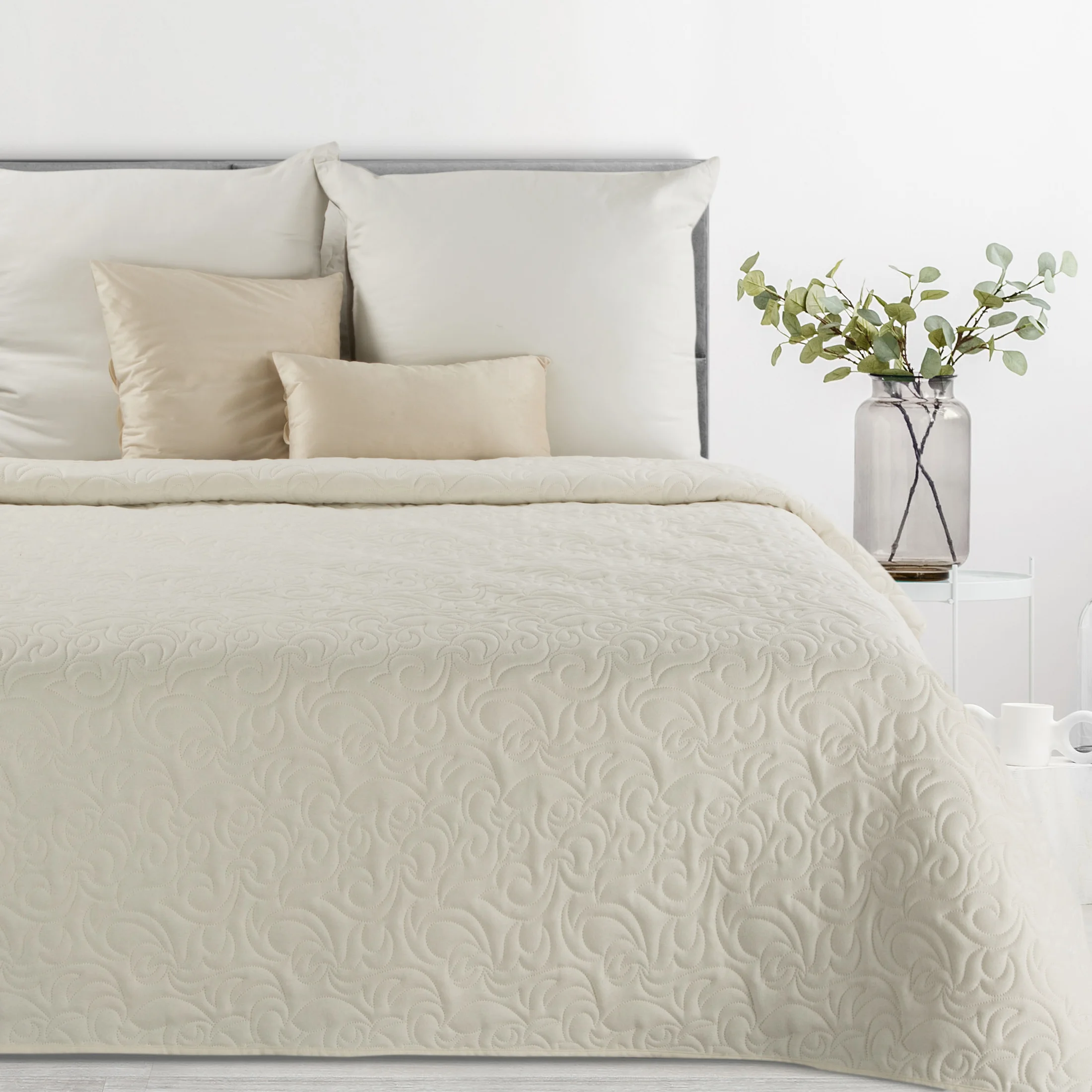 Narzuta z tkaniny imitującej len kremowa 170x210 cm na łóżko pikowana metodą hot press LENA 4 Eurofirany Premium | eurofirany