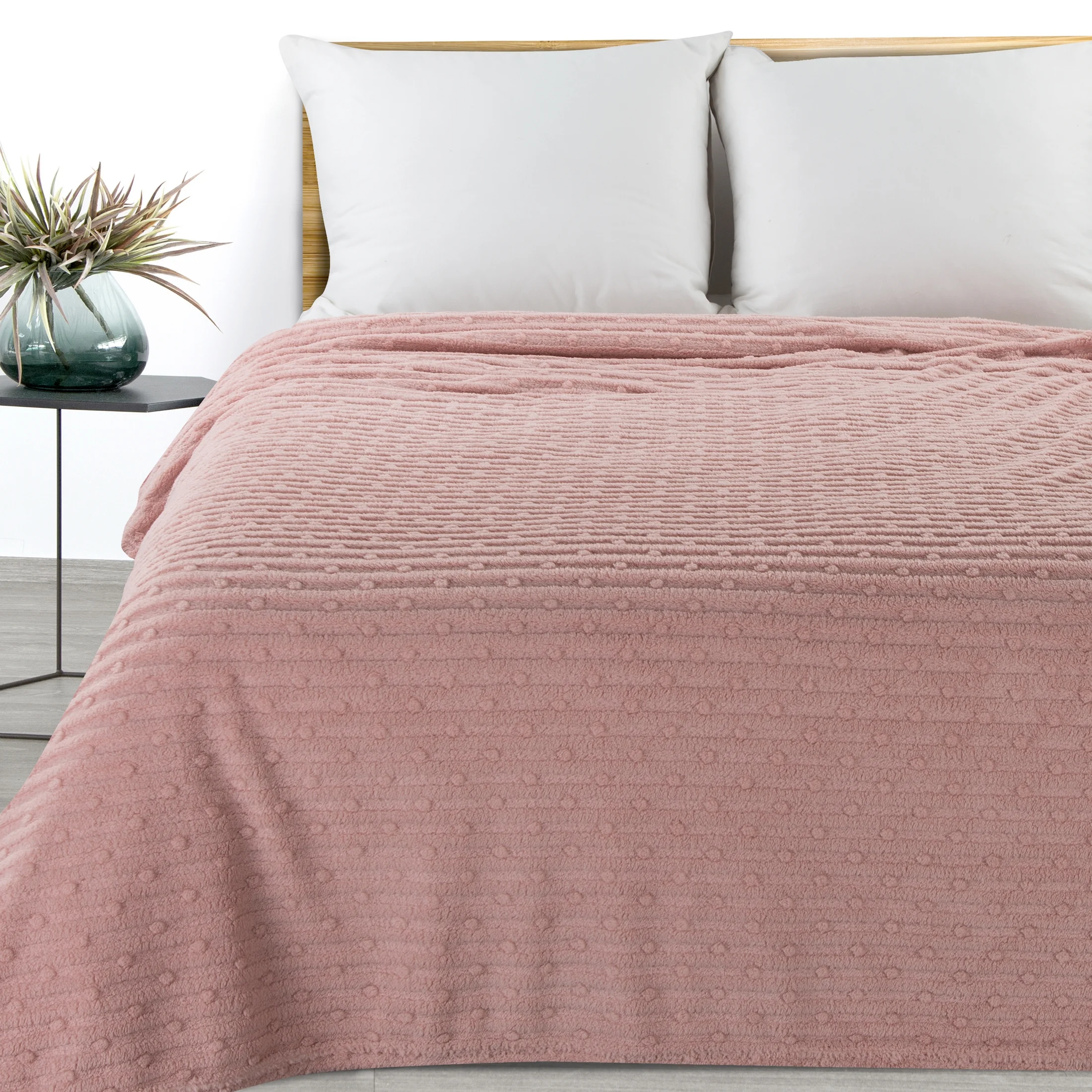 Koc 150x200 cm pudrowy róż z wytłaczanym wzorem pasów LISA Design 91