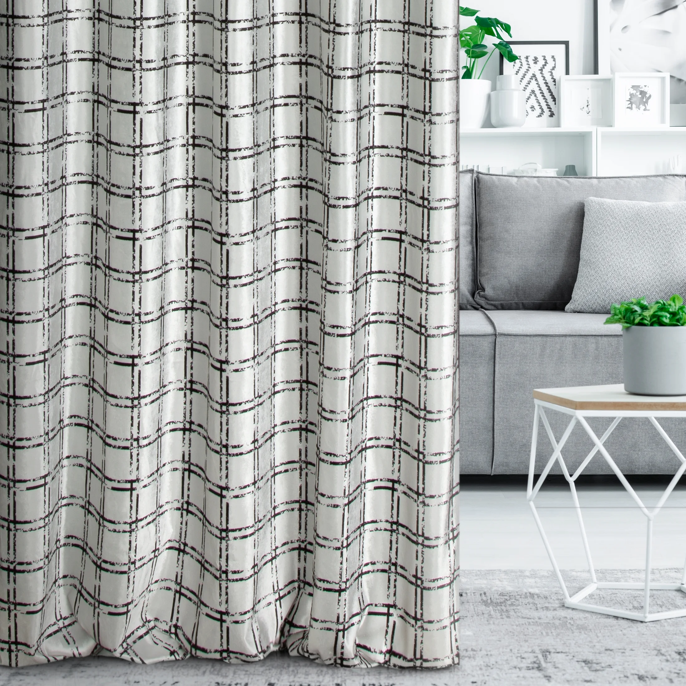 Tkanina zasłonowa gruby welwet z przecieranym nadrukiem w kratę z kolekcji Eva Minge