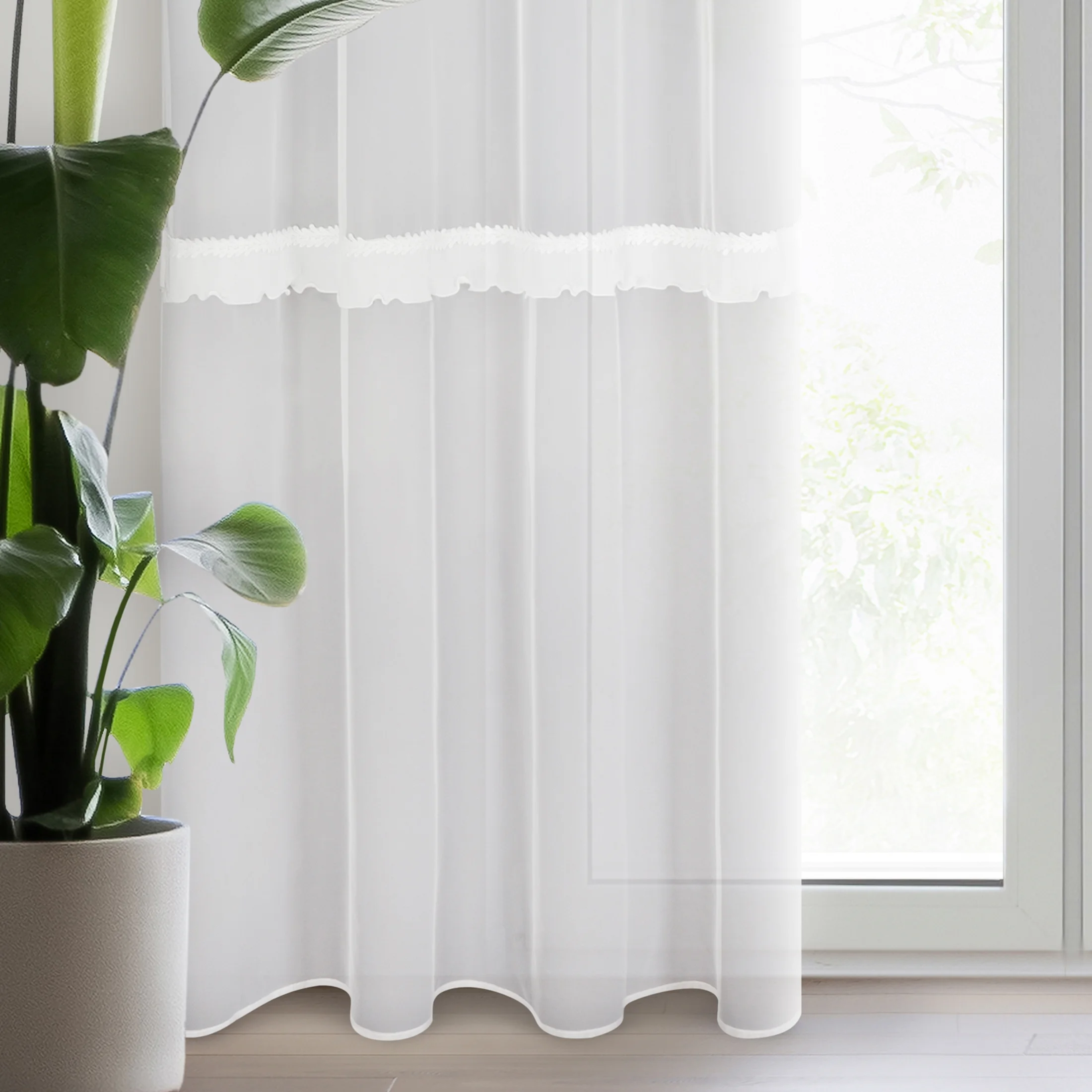 Firana biała zdobiona aplikacją w formie falbany z gipiurą 140x260 cm przelotka SOFI | eurofirany