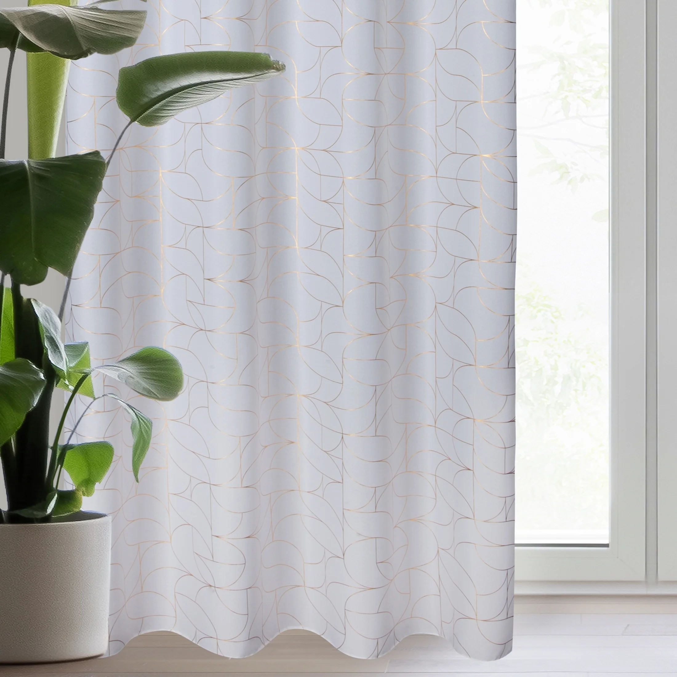 Zasłona biało, złota zdobiona nadrukiem geometrycznym z tkaniny typu oxford 140x250 cm przelotka - EVI | eurofirany