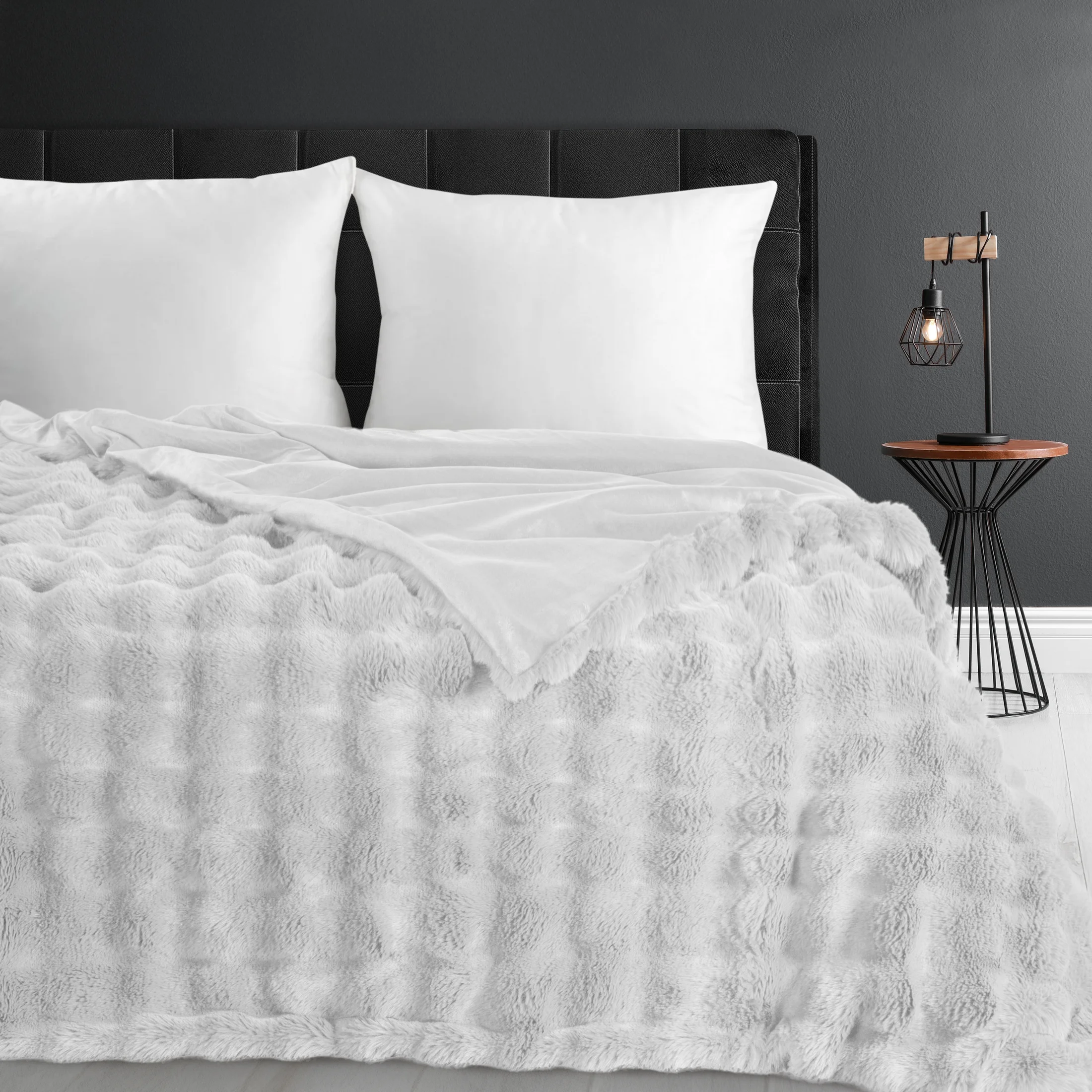 Koc 220x200 cm biały z miękkiej tkaniny futerkowej z efektem 3D LILY | eurofirany