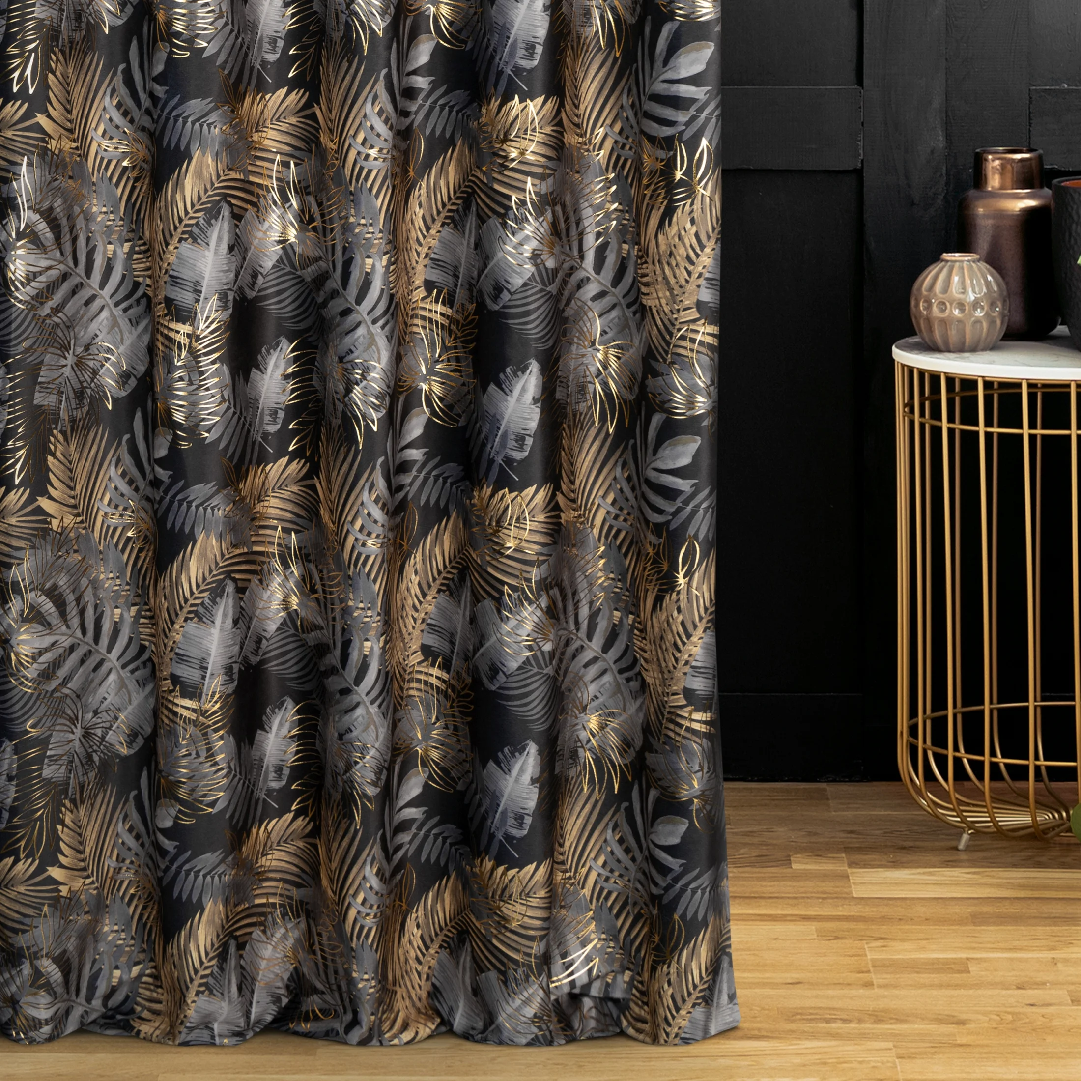 Zasłona z miękkiej welwetowej tkaniny, z nadrukowanym wzorem egzotycznych liści