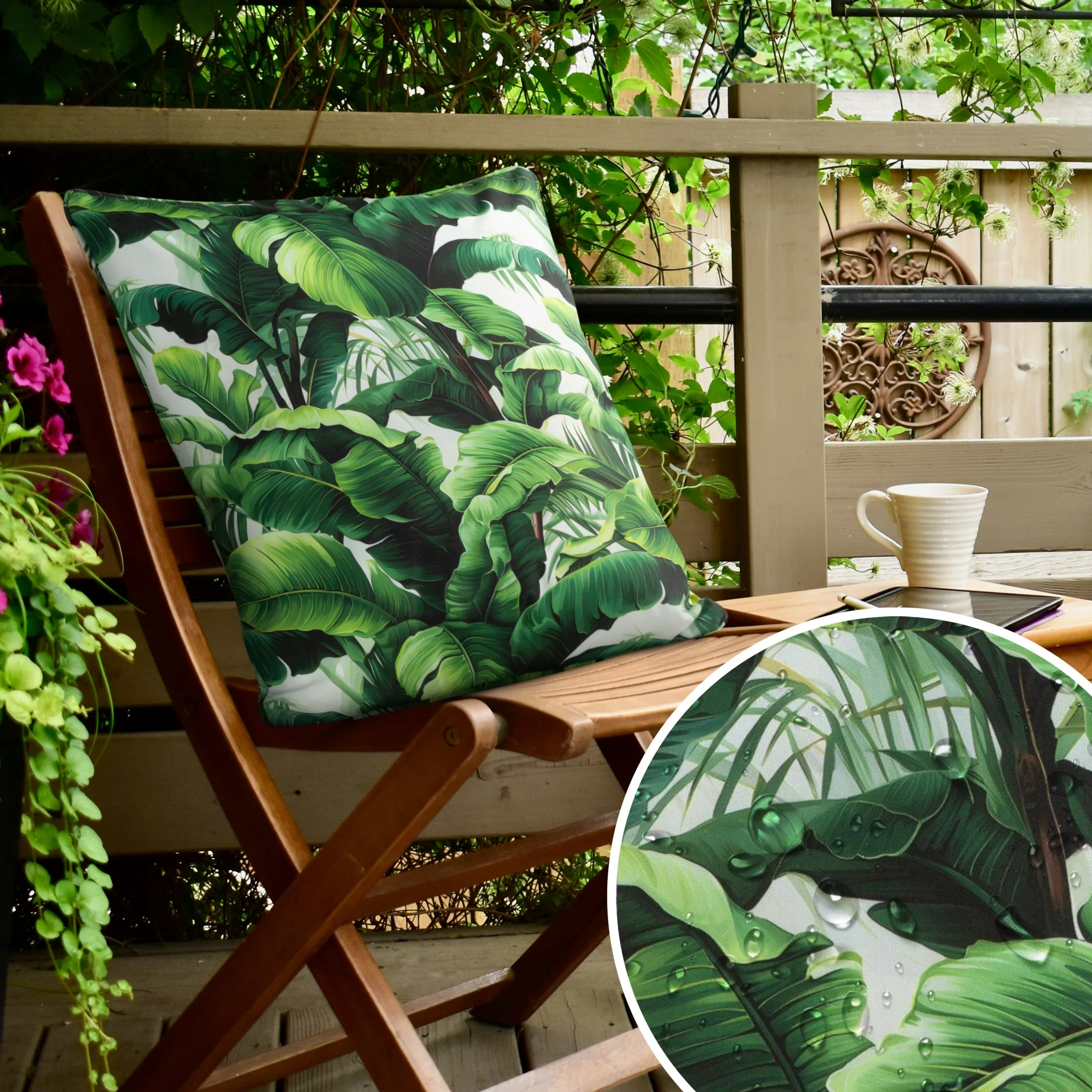 Poszewka na poduszkę 45x45 cm z tkaniny wodoodpornej zielono, biała idealna na taras oraz balkon z nadrukiem egzotycznych liści GARDEN |