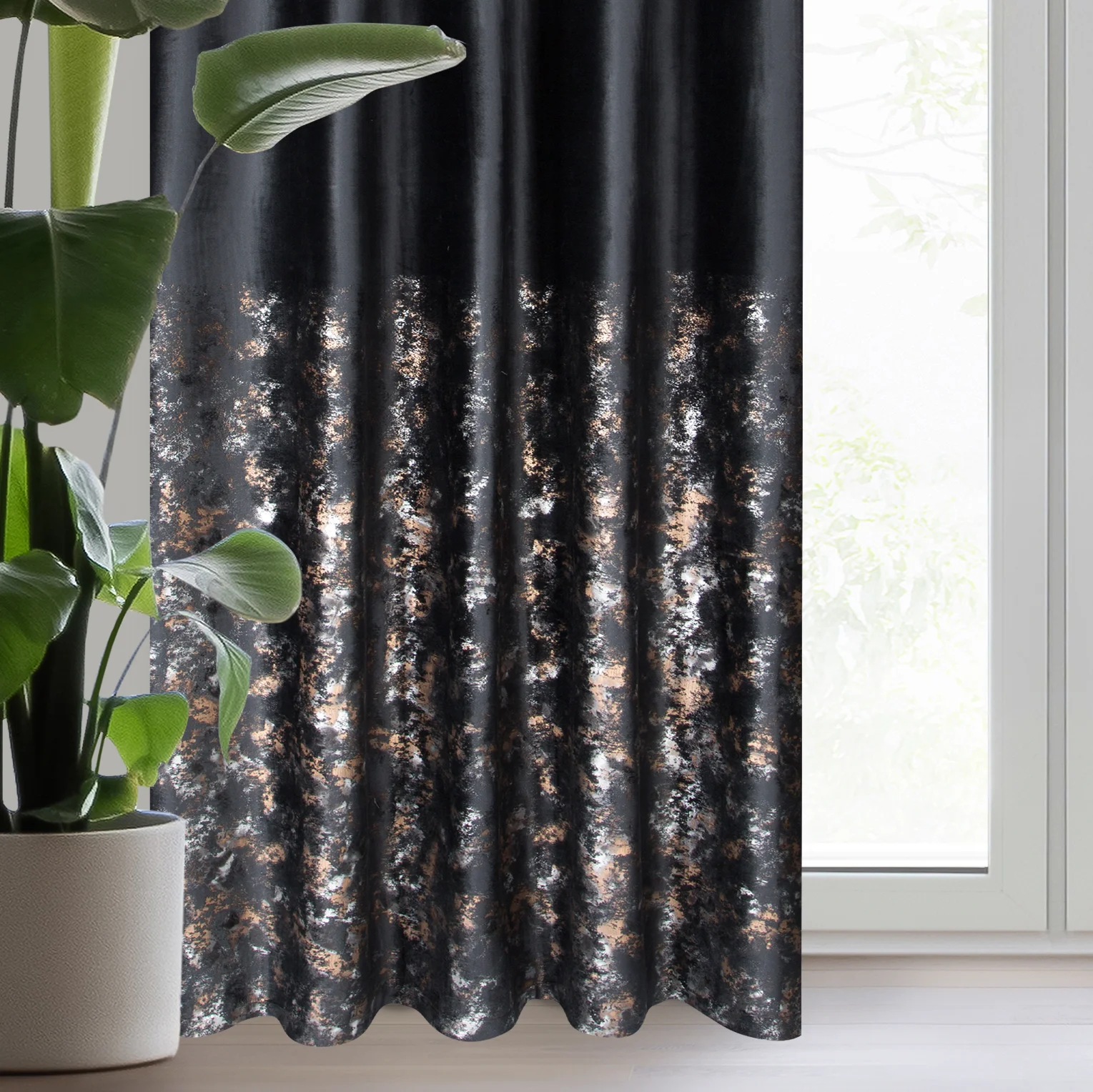 Zasłona welwetowa czarno, szampańska z nadrukiem metalicznym 140x270 cm taśma - MARIELA | eurofirany