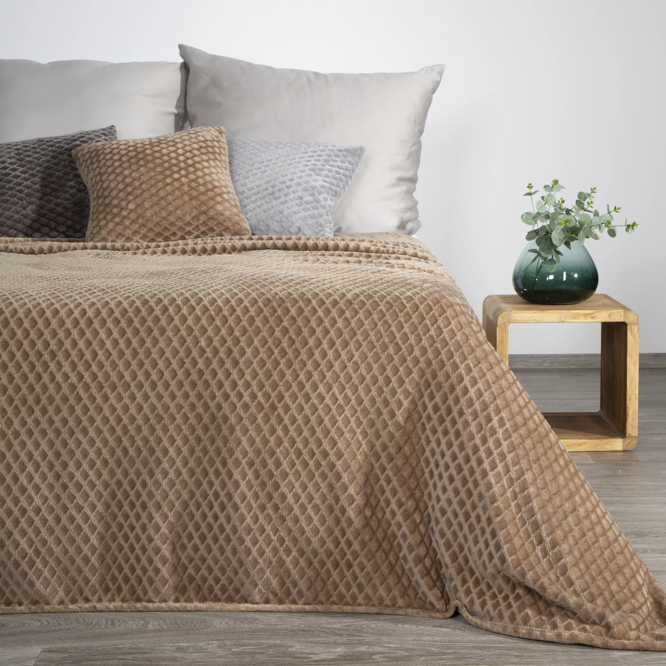 DESIGN 91 Koc BELA typu flano bardzo miękki w dotyku z geometrycznym efektem 3D