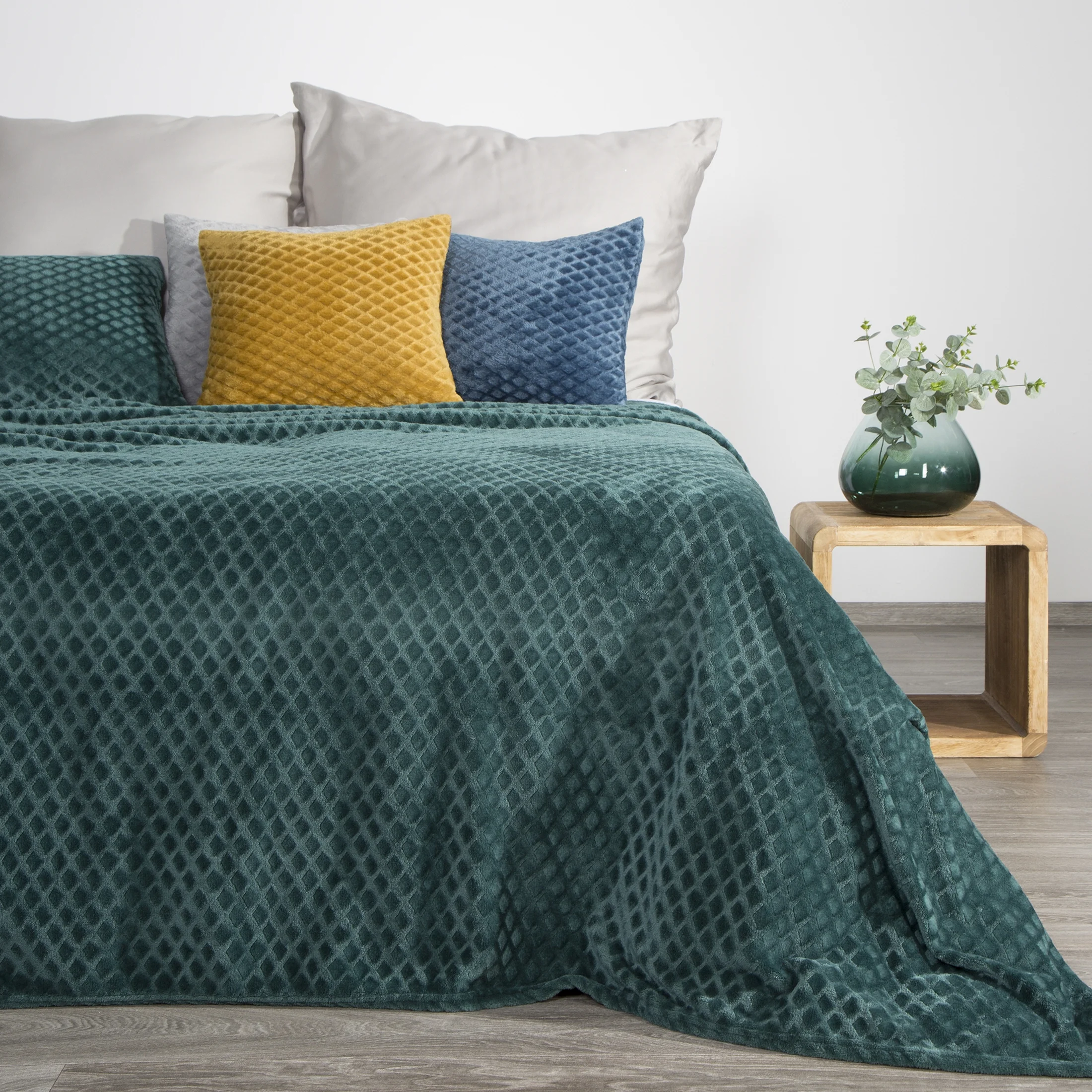 DESIGN 91 Koc BELA typu flano bardzo miękki w dotyku z geometrycznym efektem 3D