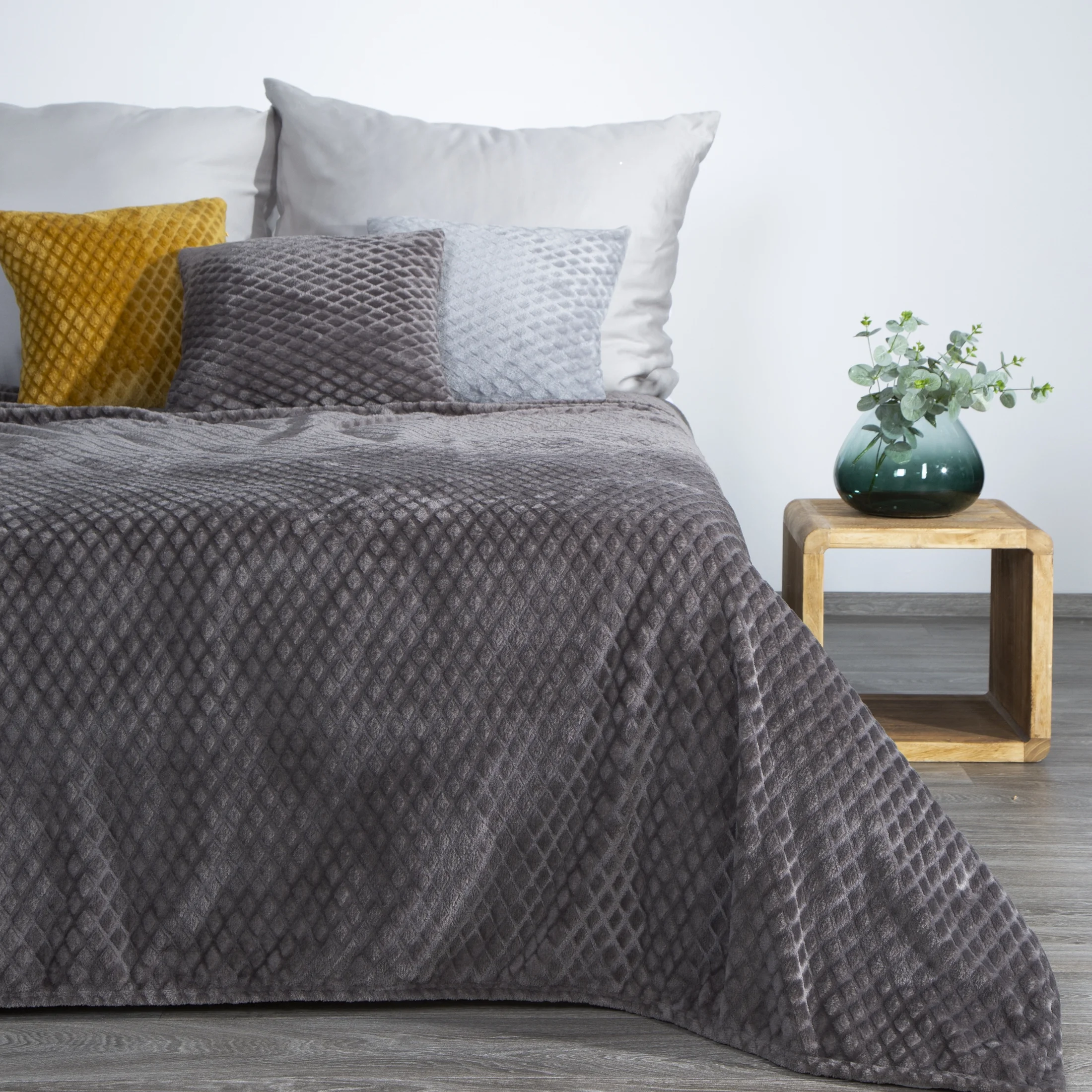 DESIGN 91 Koc BELA typu flano bardzo miękki w dotyku z geometrycznym efektem 3D