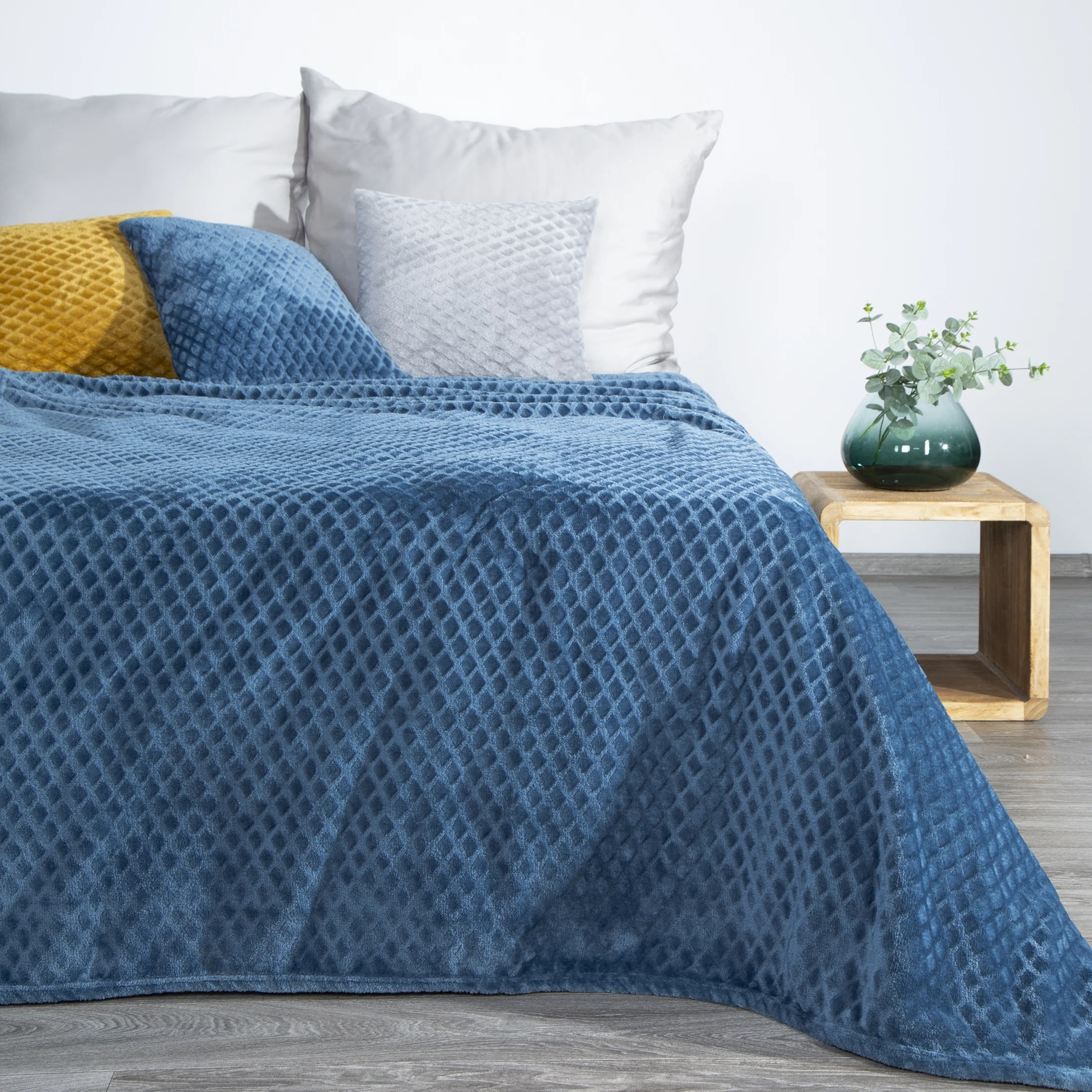 DESIGN 91 Koc BELA typu flano bardzo miękki w dotyku z geometrycznym efektem 3D