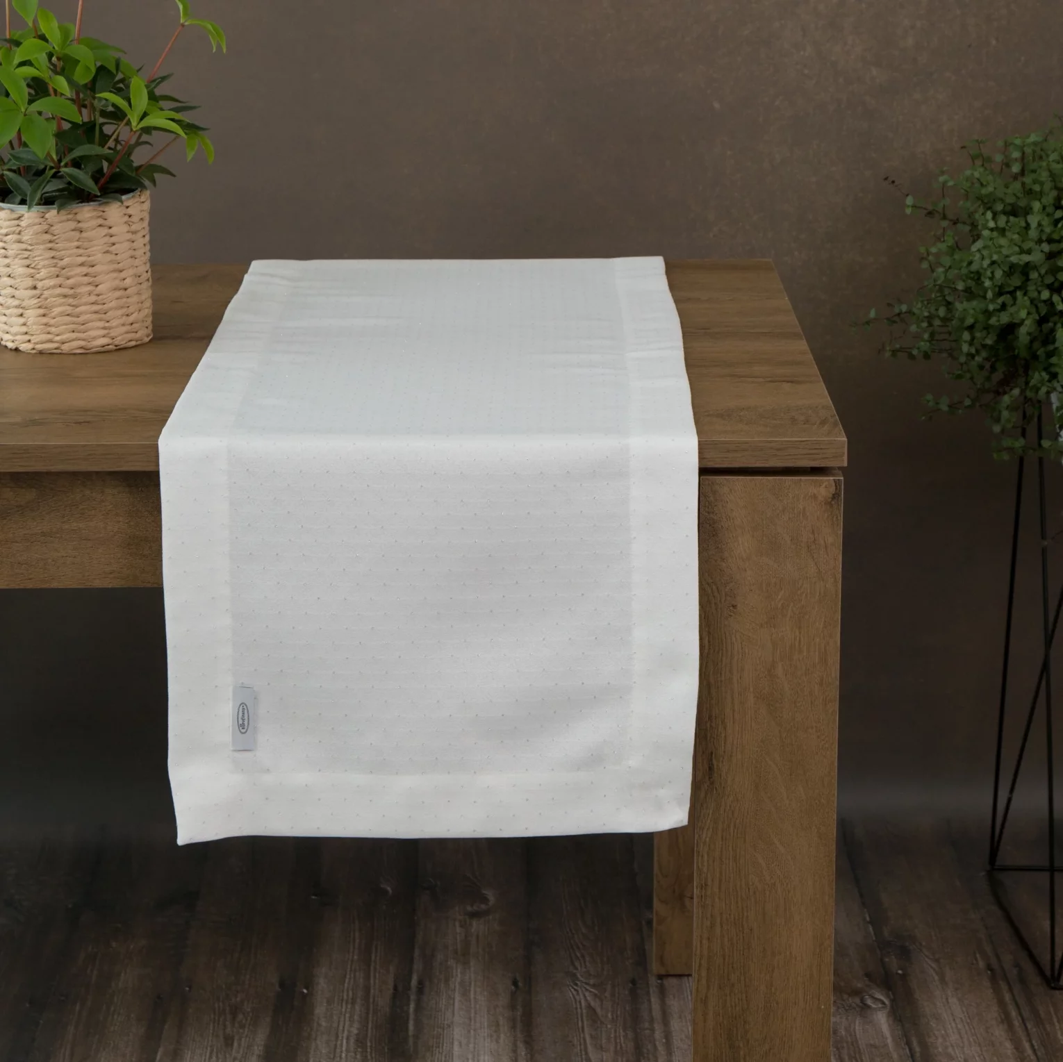 Bieżnik na stół biały 40x140 cm ELLEN zdobiony drobnymi srebrnymi kropkami i elegancką listwą