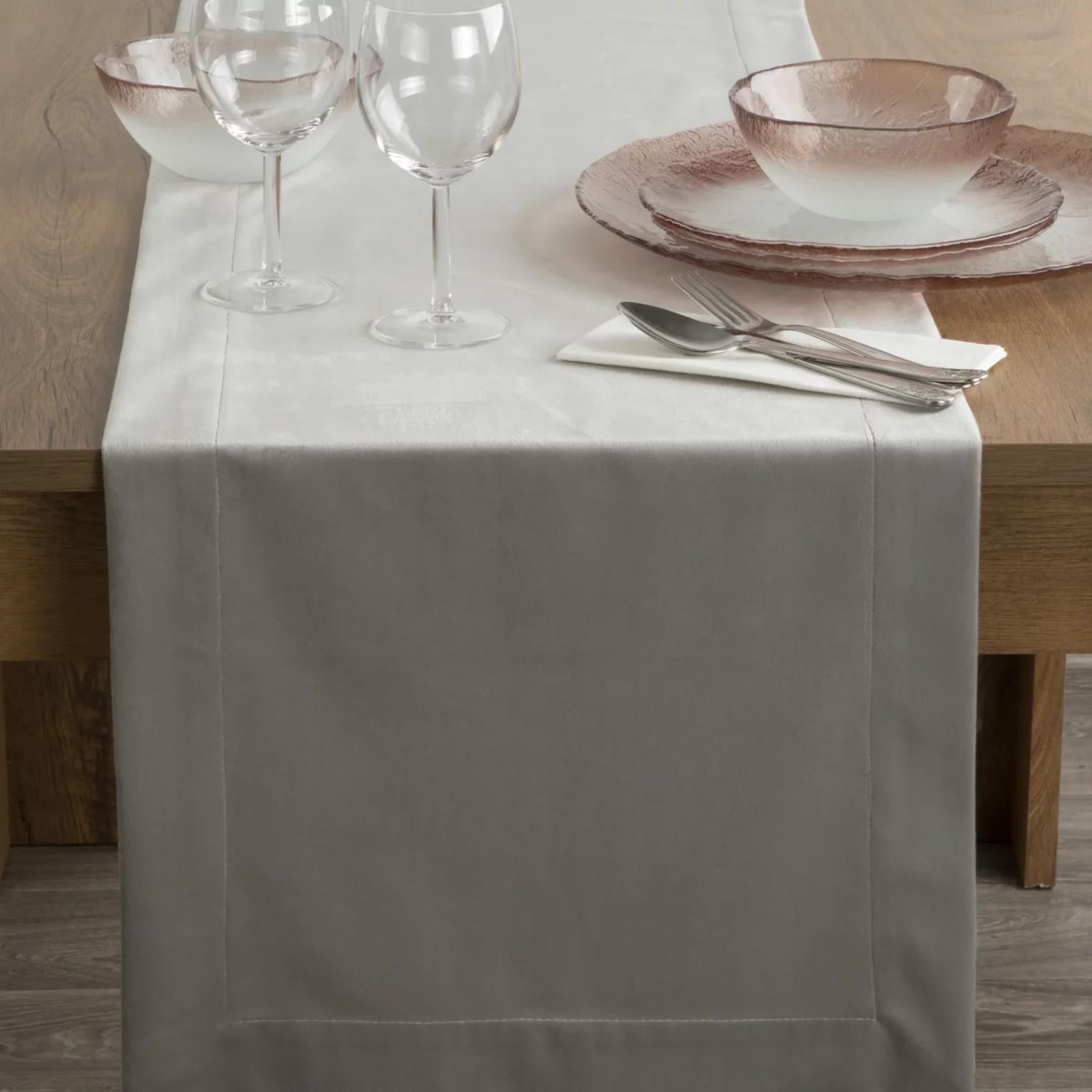 Bieżnik na stół 40x140 cm welwetowy MELINDA z ozdobną listwą