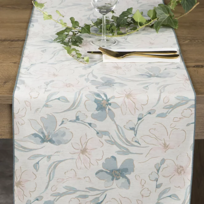 Bieżnik na stół naturalno, jasnoniebieski 40x180 cm INES 10 z nadrukowanym motywem pastelowych kwiatów