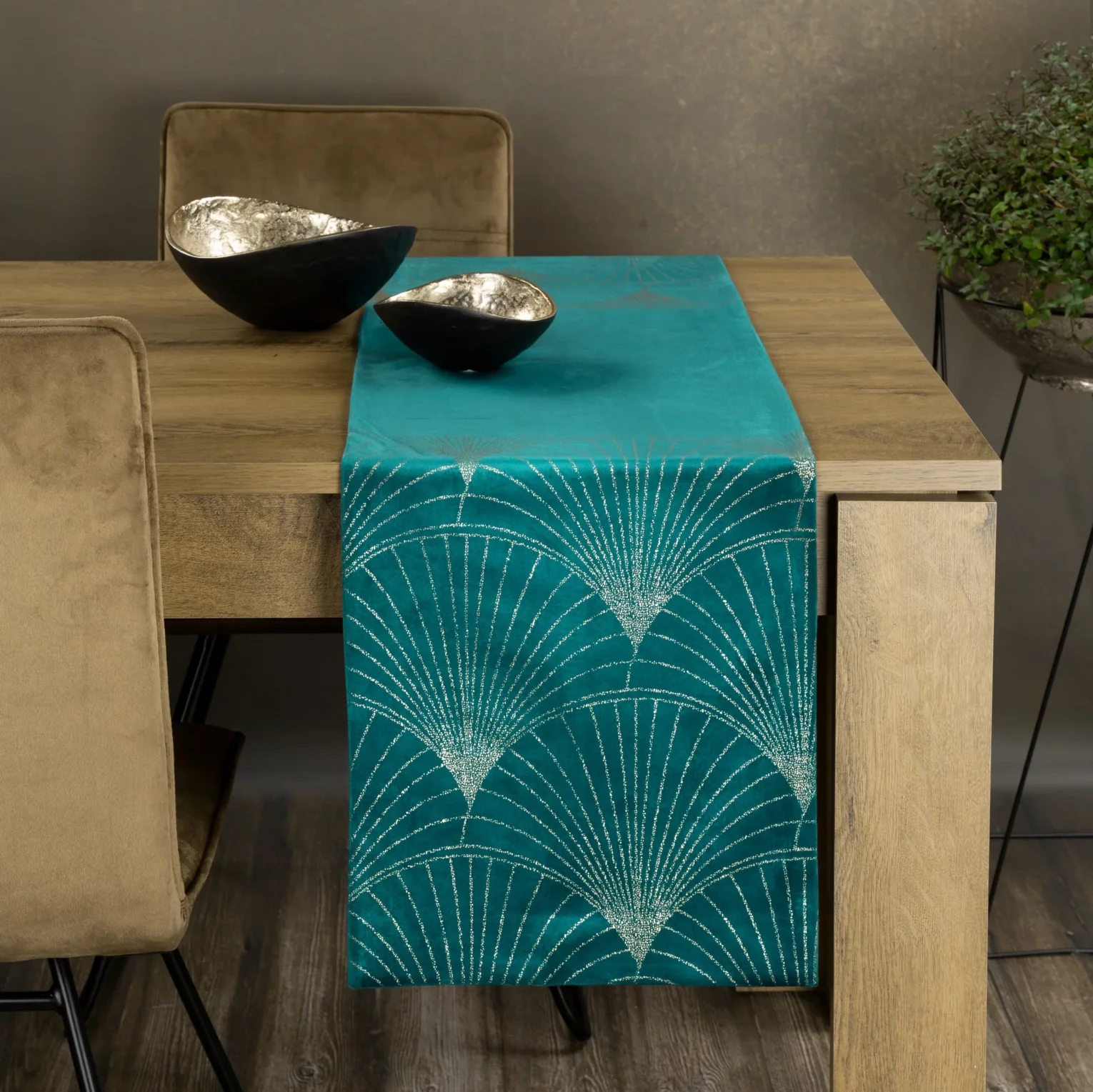 Bieżnik na stół ciemnoturkusowo, złoty 35x220 cm welwetowy BLINK 14 z dużym wzorem wachlarzy w stylu art deco