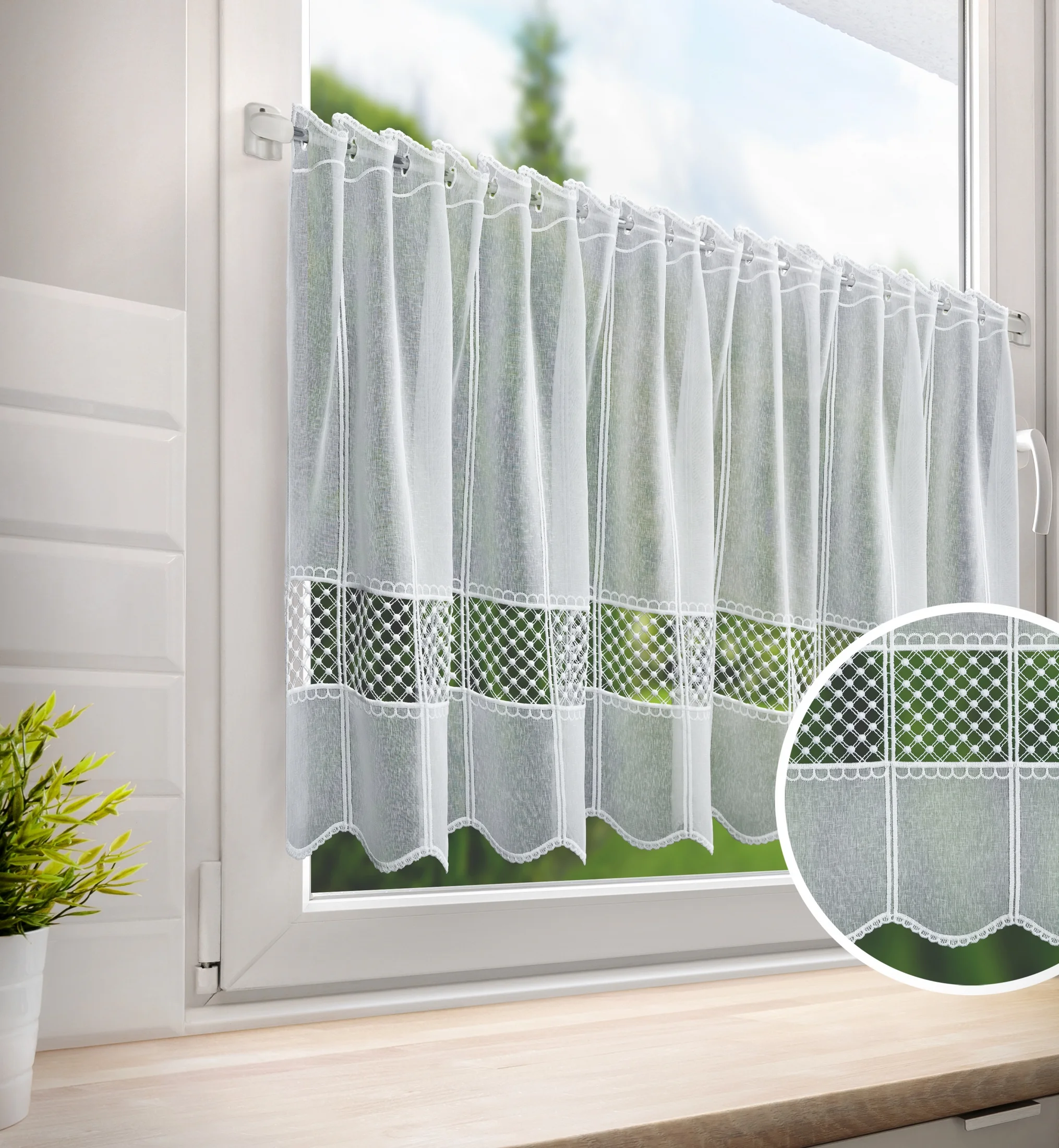 Tkanina firanowa zazdrostka z grubszej etaminy z ażurową aplikacją