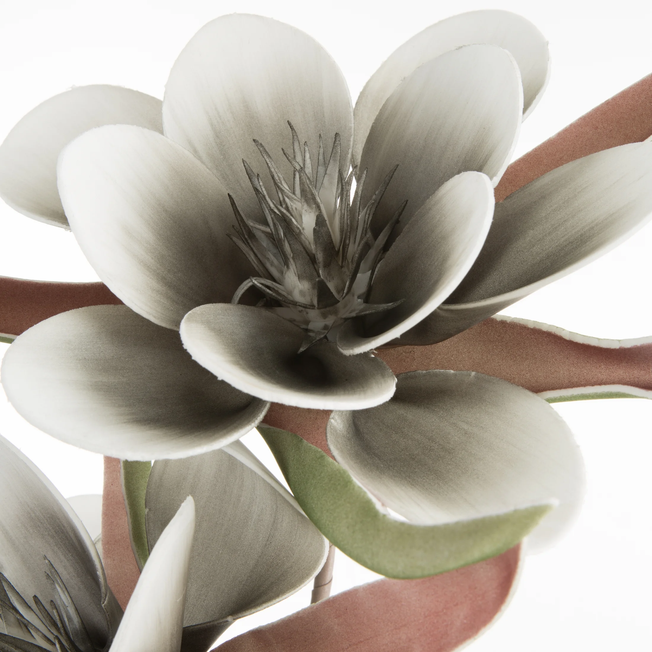 Kwiat sztuczny popielato, biały z plastycznej pianki 65 cm