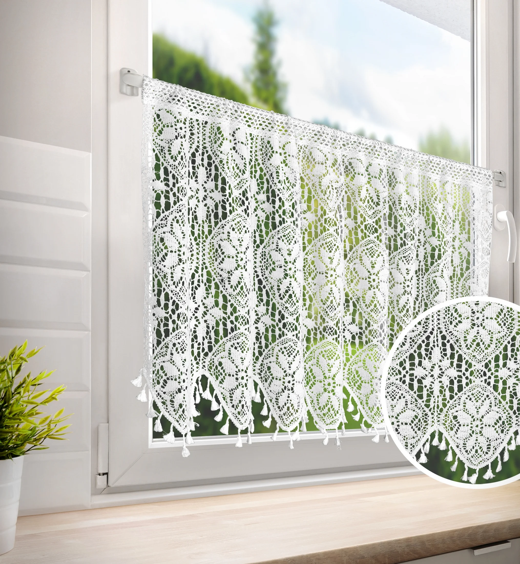 Zazdrostka biała w stylu boho zdobiona subtelnymi frędzelkami 150x60 cm tunel MOLY