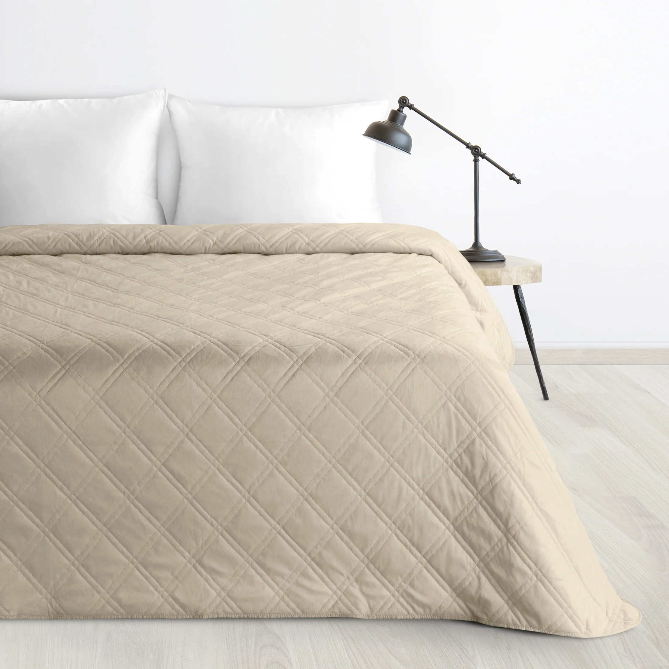 Narzuta welwetowa beżowa 220x240 cm pikowana metodą hot press wzór geometryczny LUIZ 8 Design 91 | eurofirany