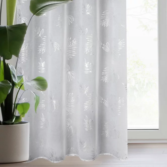 Firana biała z etaminy z nadrukiem srebrzystych palmowych liści 140x250 cm przelotka CAPRI