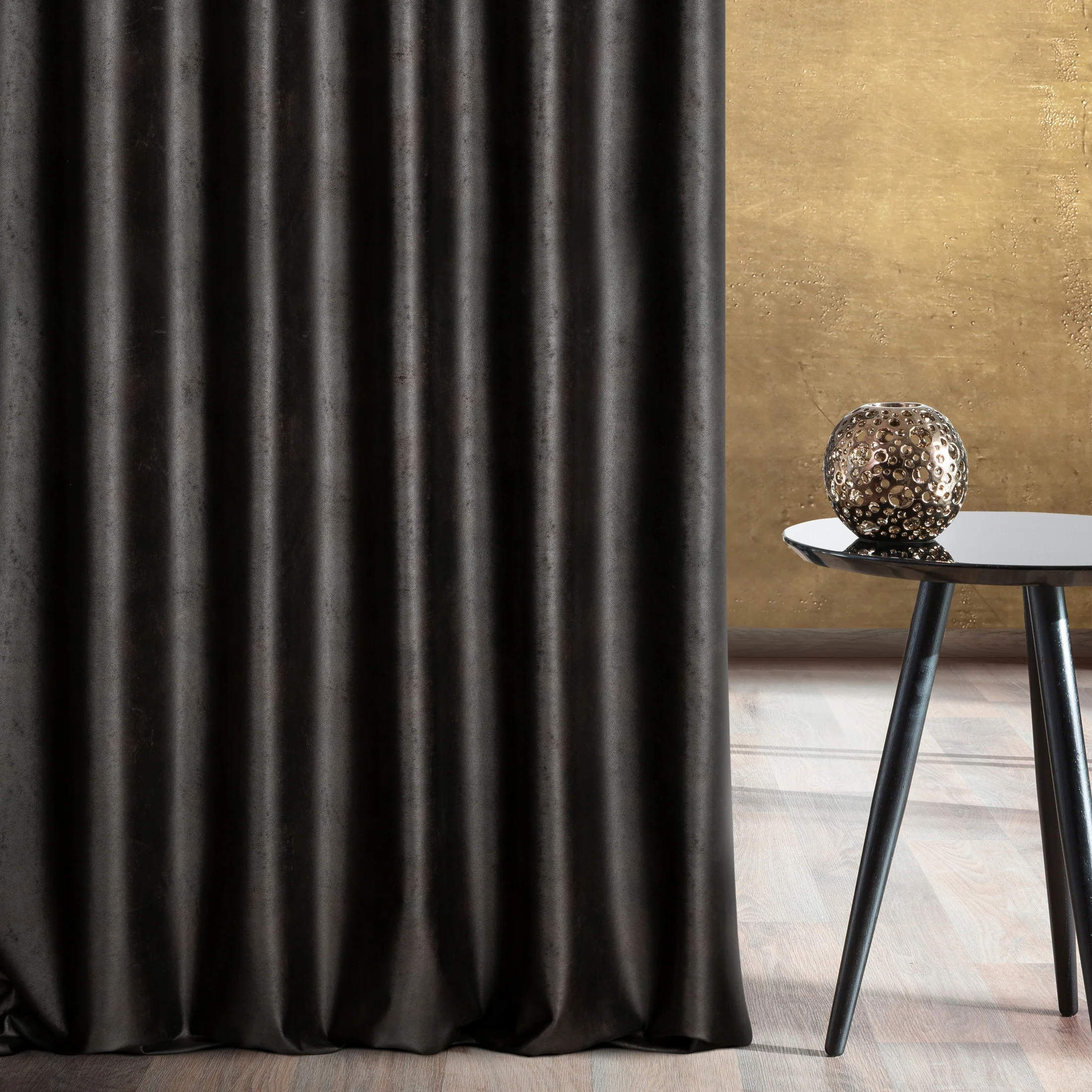 Tkanina zasłonowa o wyglądzie eko skóry, o miękkim zamszowym chwycie z kolekcji Eva Minge