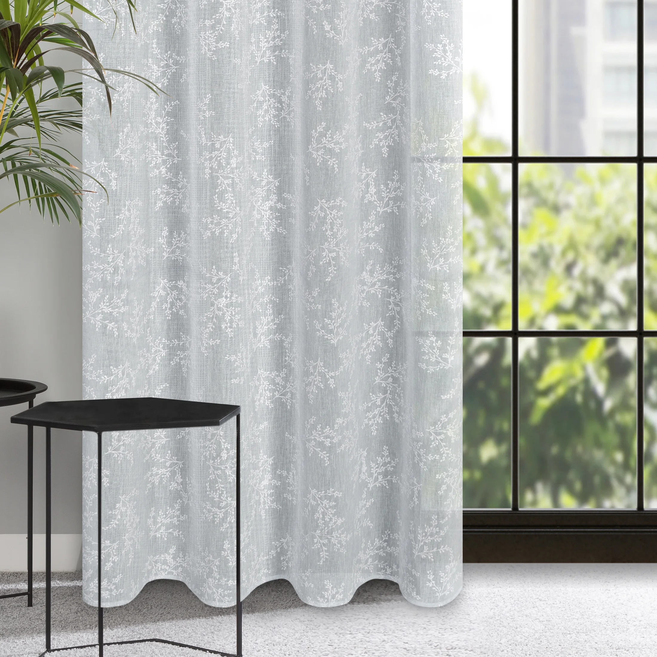 Zasłona szaro, biała w klasyczny wzór kwiatowy 140x250 cm przelotka - AMBER | eurofirany