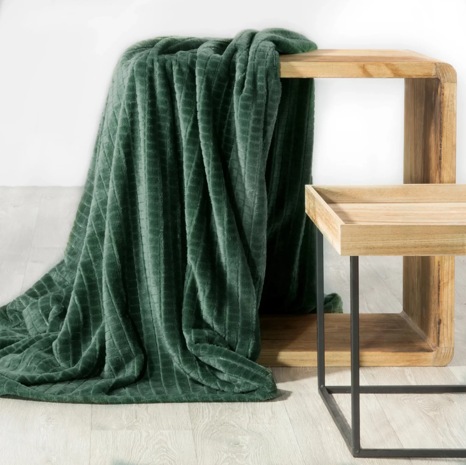 DESIGN 91 Koc CINDY 2 miękki i miły w dotyku z wytłaczanym wzorem w kosteczkę