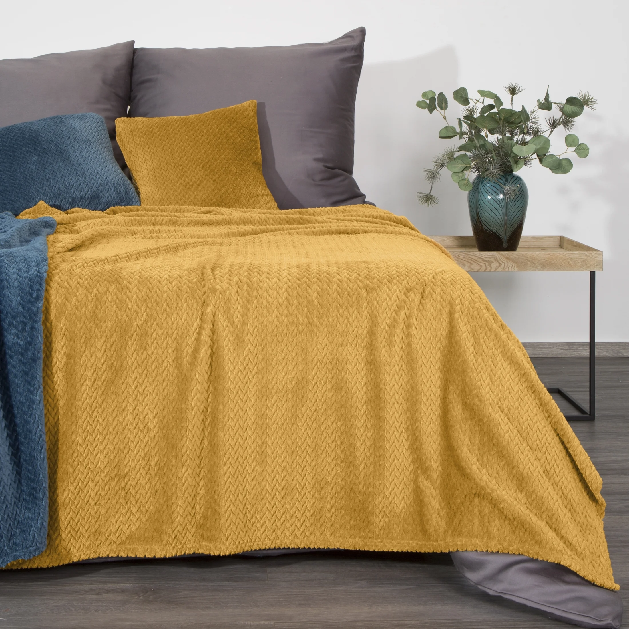 DESIGN 91 Koc CINDY miękki i miły w dotyku z wytłaczanym wzorem