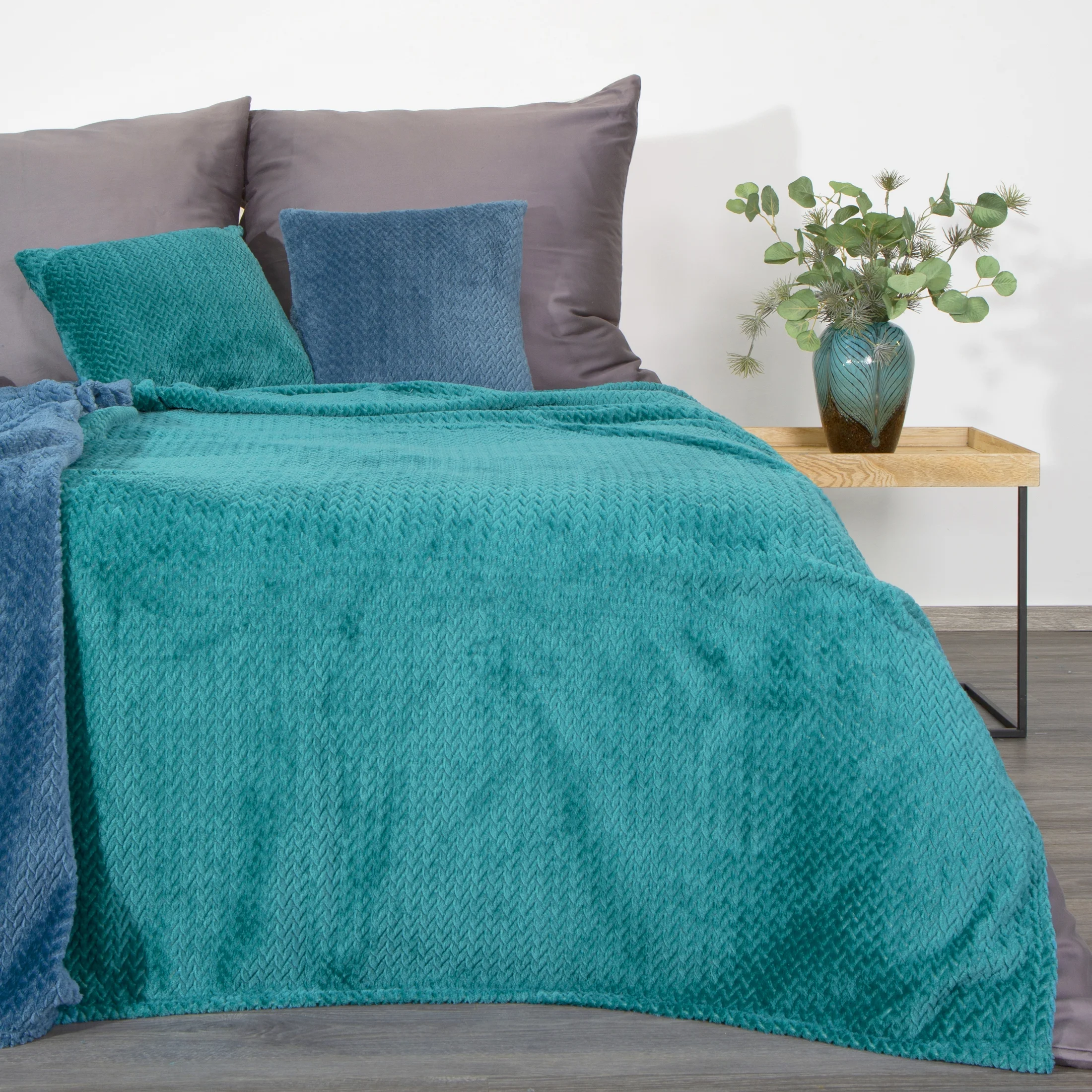 Koc 150x200 cm ciemnoturkusowy miękki w dotyku z wytłaczanym wzorem CINDY 3 Design 91