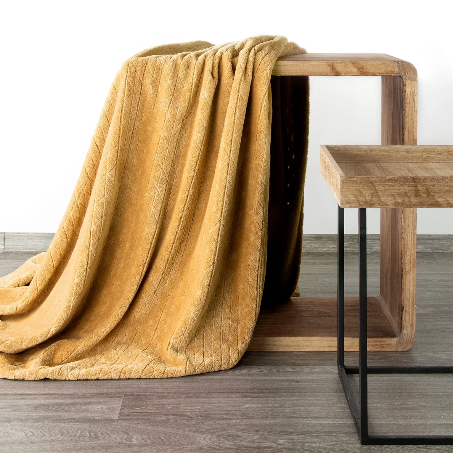 Koc 170x210 cm miodowy miękki w dotyku z wytłaczanym wzorem CINDY 4 Design 91