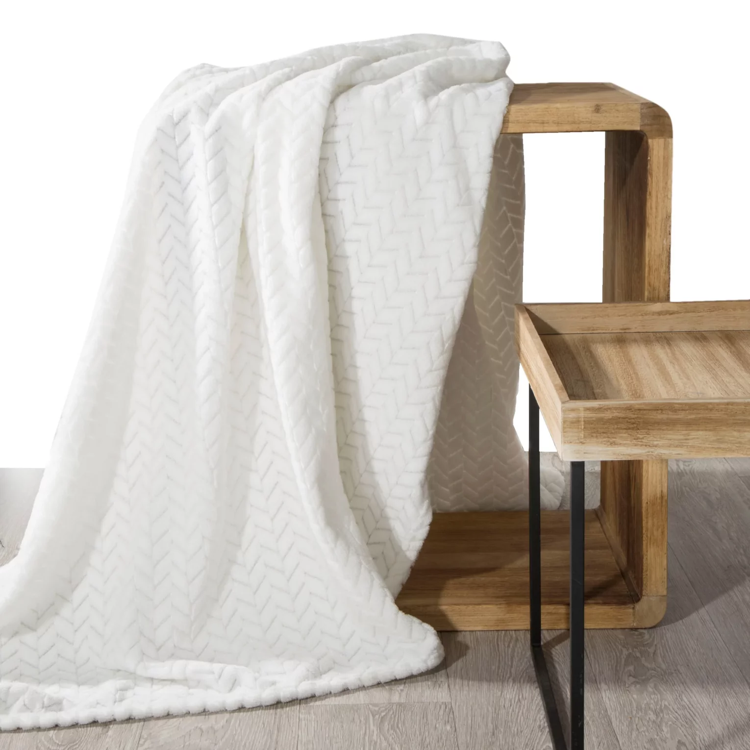 DESIGN 91 Koc CINDY miękki i miły w dotyku z wytłaczanym wzorem