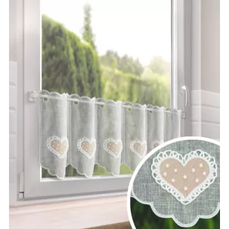 Tkanina firanowa zazdrostka zdobiona haftowaną aplikacją w kształcie serca