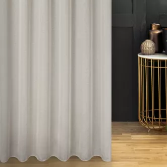 Tkanina firanowa z delikatną błyszczącą nicią zakończona szwem obciążającym z kolekcji Pierre Cardin