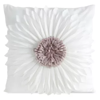 Poszewka na poduszkę 45 x 45 cm z welwetu kolor kremowo, pudrowy zdobiona dużym kwiatem 3D FLORES 3