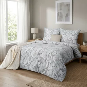 Pościel 140x200 cm komplet 2 częściowy z satyny bawełnianej kolor kremowy, jasnoszary  zdobiona nadrukiem kwiatów - LISA