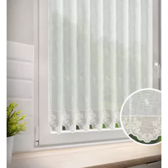 Tkanina firanowa zazdrostka z etaminy zdobiona haftem drobnych kwiatuszków