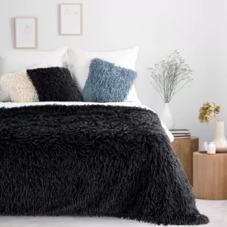Koc z przyjemnego futerka 130x170 cm czarny ADORE
