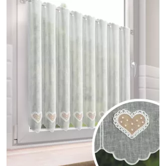 Tkanina firanowa zazdrostka zdobiona haftowaną aplikacją w kształcie serca