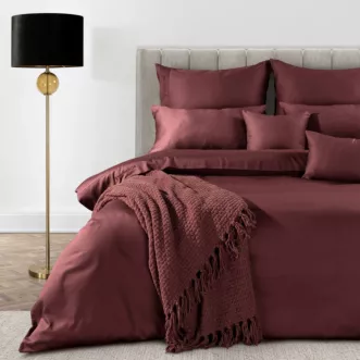 Pościel 140x200 cm komplet 2 częściowy z bawełny, makosatyny kolor bordowy z ozdobną kantą i haftem kolekcja MINGE ELEGANTE