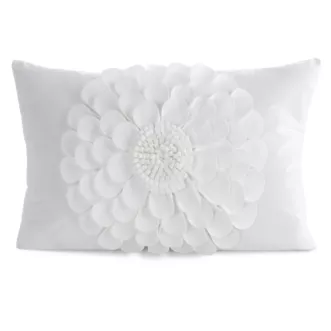 Poszewka na poduszkę 30 x 50 cm z welwetu kolor kremowy zdobiona trójwymiarowym motywem kwiatu FLORES 2