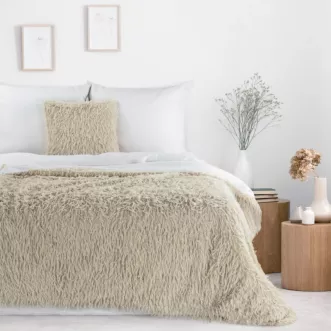 Koc z przyjemnego futerka 130x170 cm beżowy ADORE